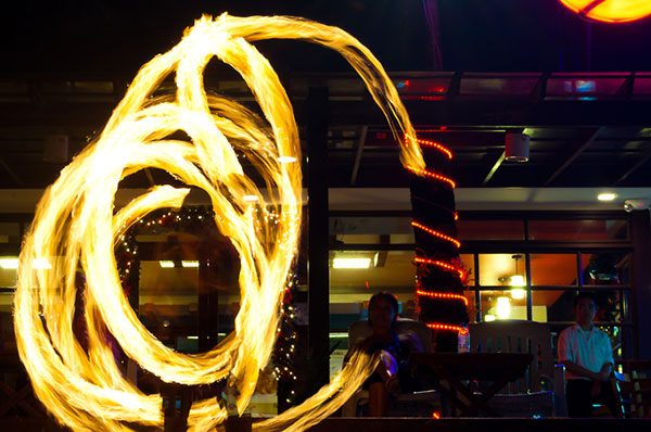 Boracay fire twirlers, Philippines. Image © Doun/Creative Commons