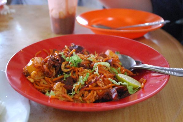 Mee goreng at Jalan Burmah, Penang, Malaysia. Image © Mike Aquino.