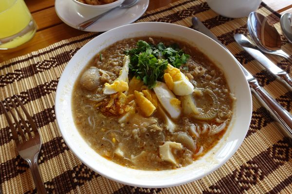 Myanmar's favorite breakfast mohinga. Image courtesy of Mike Aquino, used with permission.