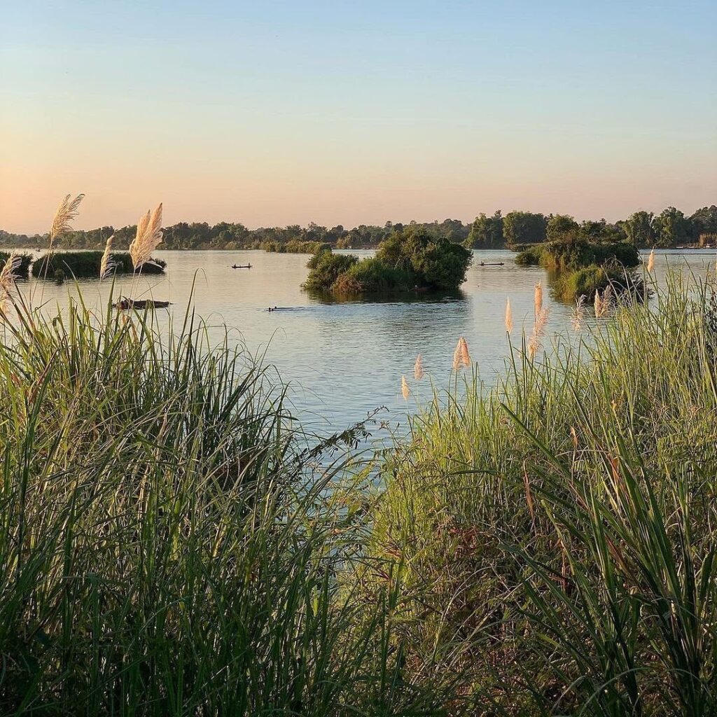 In the middle of the Mekong River, Si Phan Don is an archipelago of islands, both big and small.